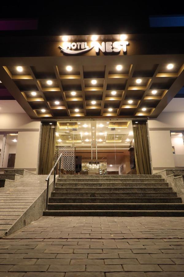 Hotel Nest Bhuj Bagian luar foto