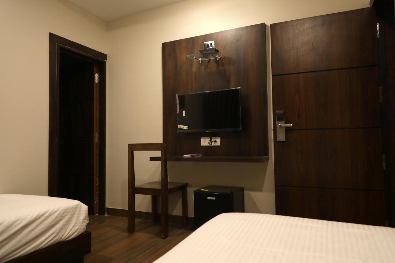 Hotel Nest Bhuj Bagian luar foto