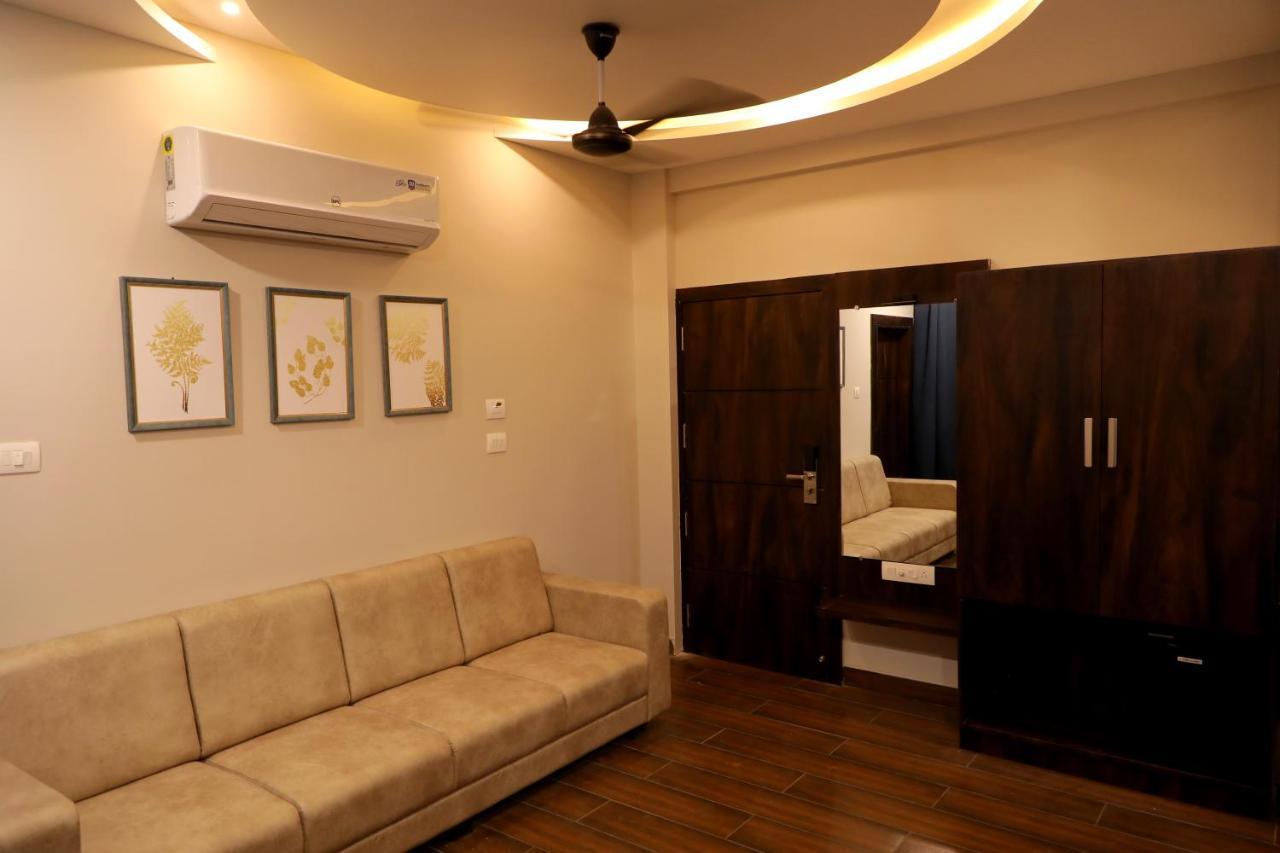 Hotel Nest Bhuj Bagian luar foto