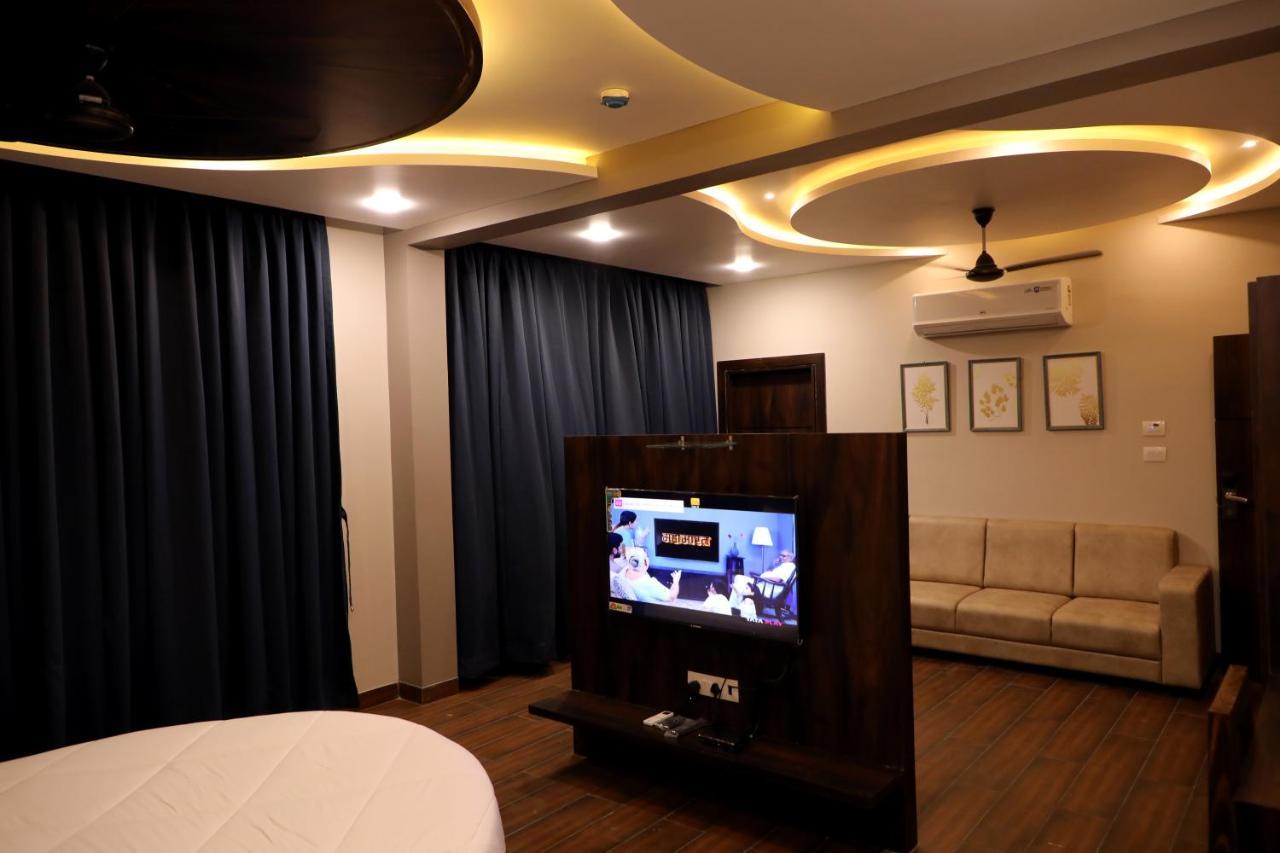 Hotel Nest Bhuj Bagian luar foto