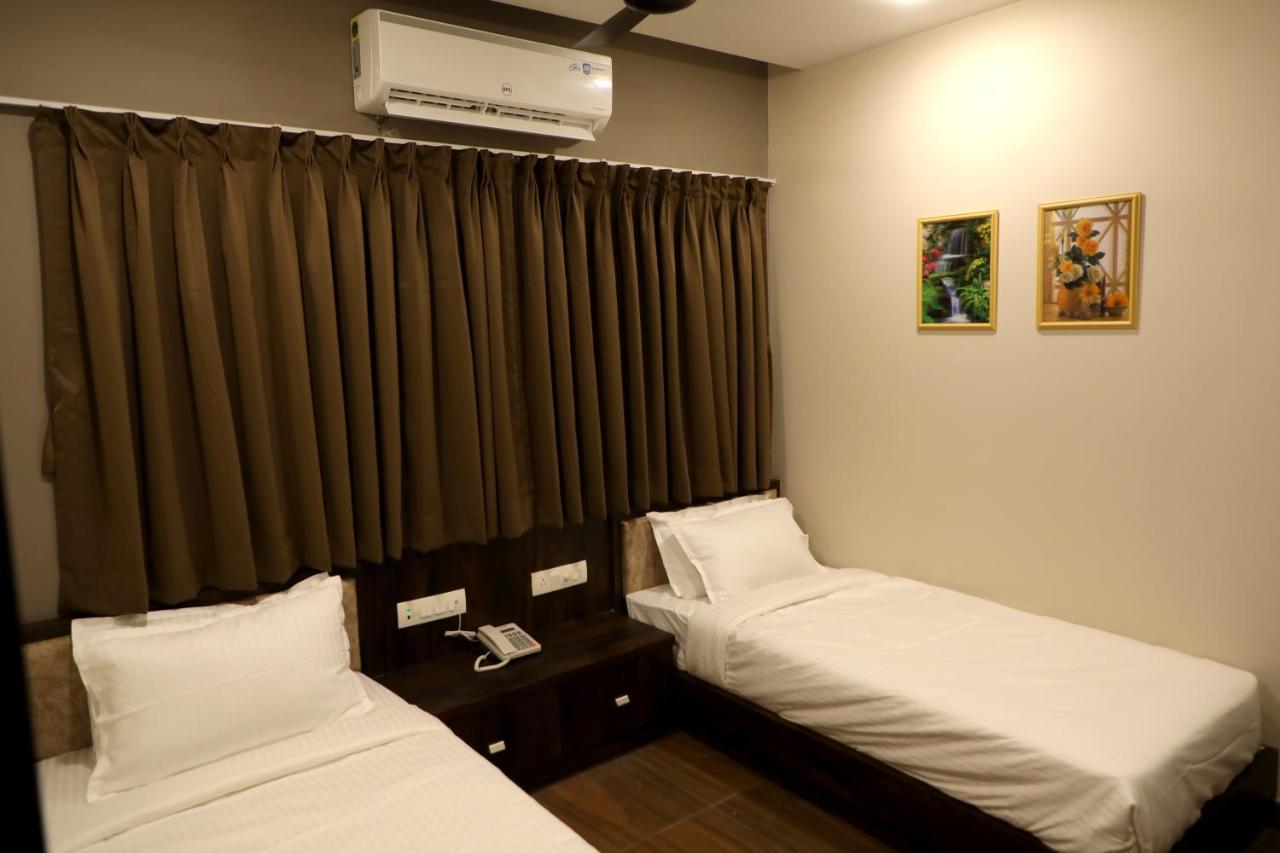 Hotel Nest Bhuj Bagian luar foto